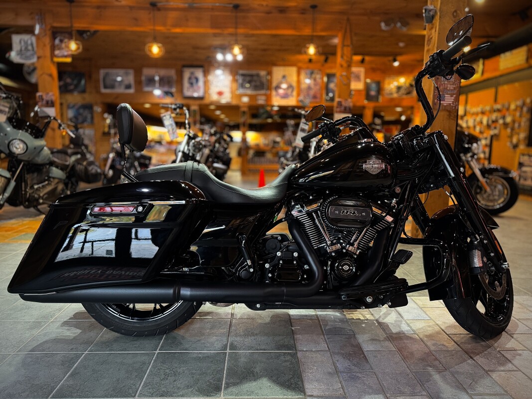 2025 Harley-Davidson Road King Special Vivid Black