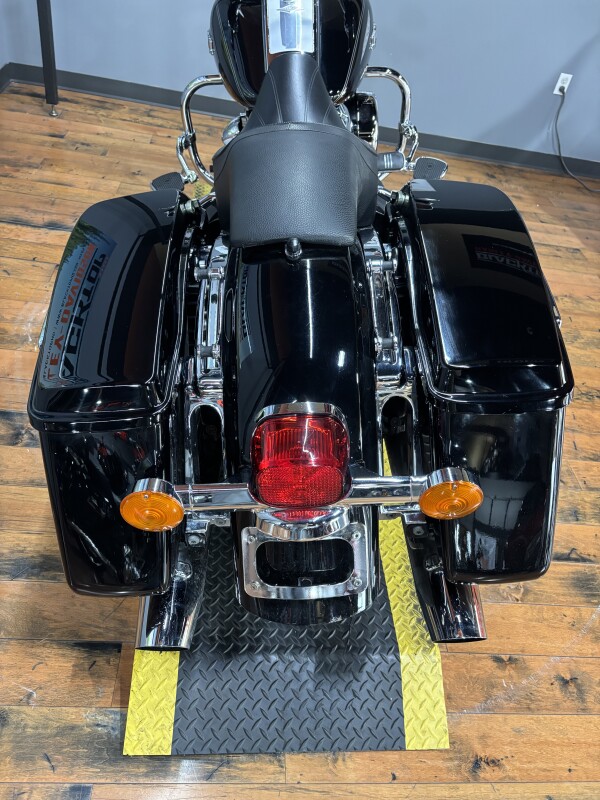 2017 Harley-Davidson Road King BLACK W/PINSTRIPE - Photo 7