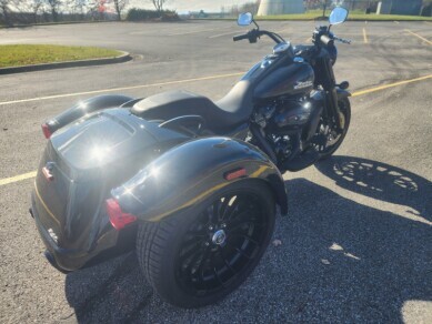 2025 Harley-Davidson Freewheeler FLRT VIVID BLACK W/ PINSTRIPE - Photo 8