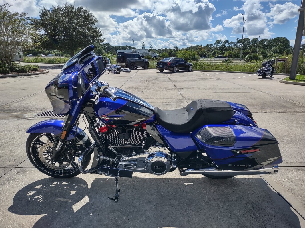 CVO Street Glide - Photo 8