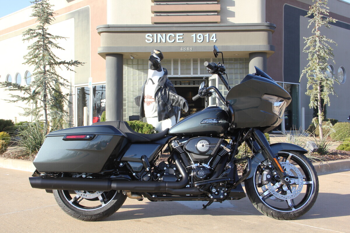 2025 Harley-Davidson Road Glide Iron Horse Metallic - Black Finish - Photo 2