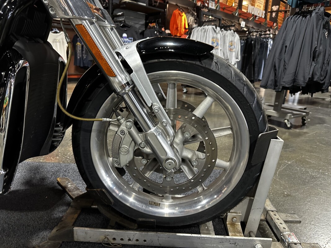 Harley-Davidson Street Rod 2006 VRSCR BLACK W/PINSTRIPE - Photo 2