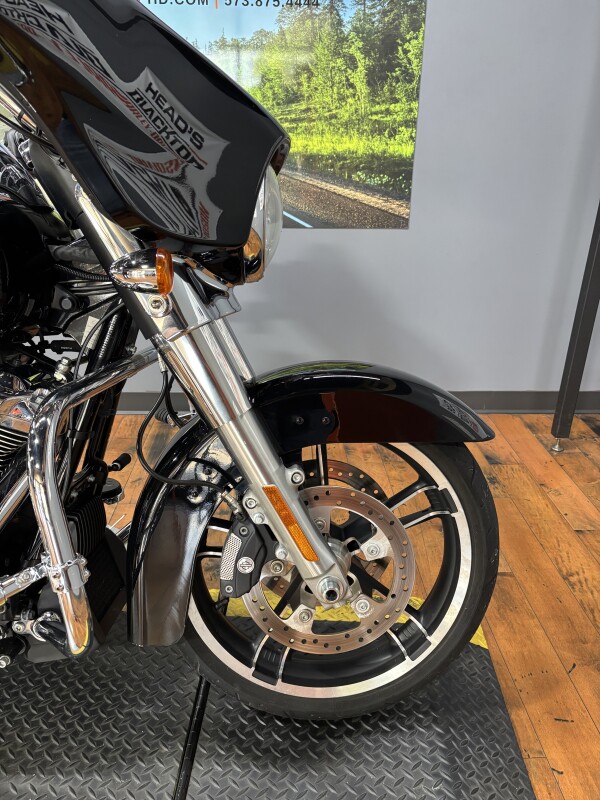 2019 Harley-Davidson Street Glide BLACK - Photo 6