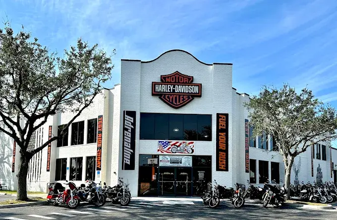 2025 Harley-Davidson Street Glide – The Touring Benchmark - Photo 4