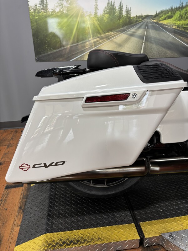 2021 Harley-Davidson CVO Street Glide GREAT WHITE PEARL & BLK HOL - Photo 2