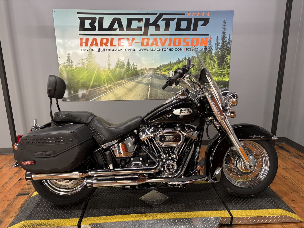 2024 Harley-Davidson Heritage Classic 114 VIVID BLACK W/ PINSTRIPE