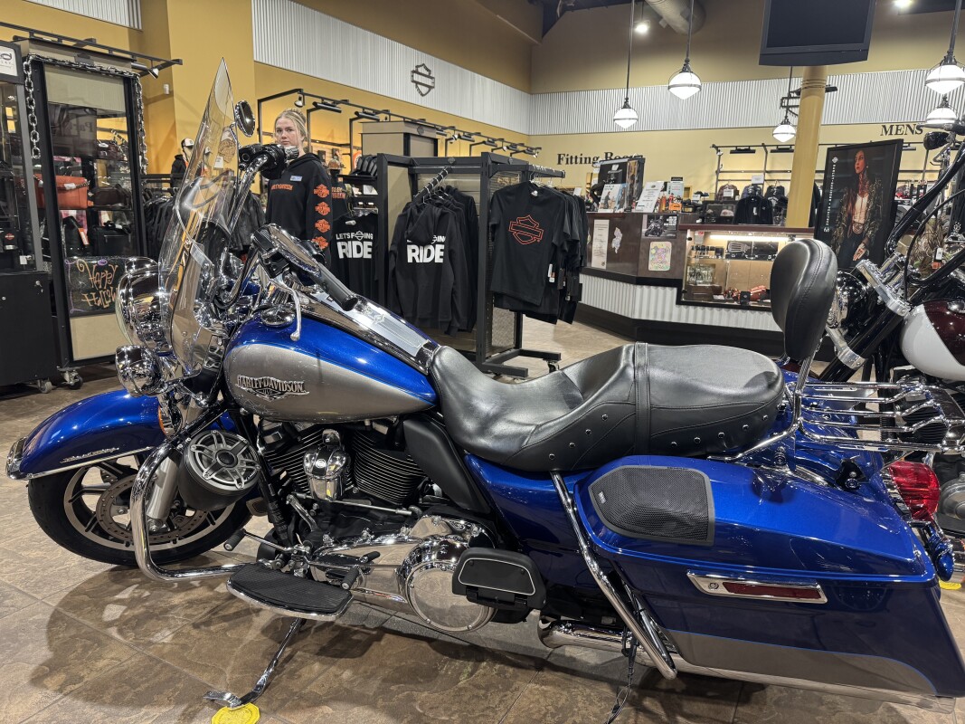 2017 Harley-Davidson Road King SUP BLU/BLT SLV W/PINSTRIPE - Photo 3