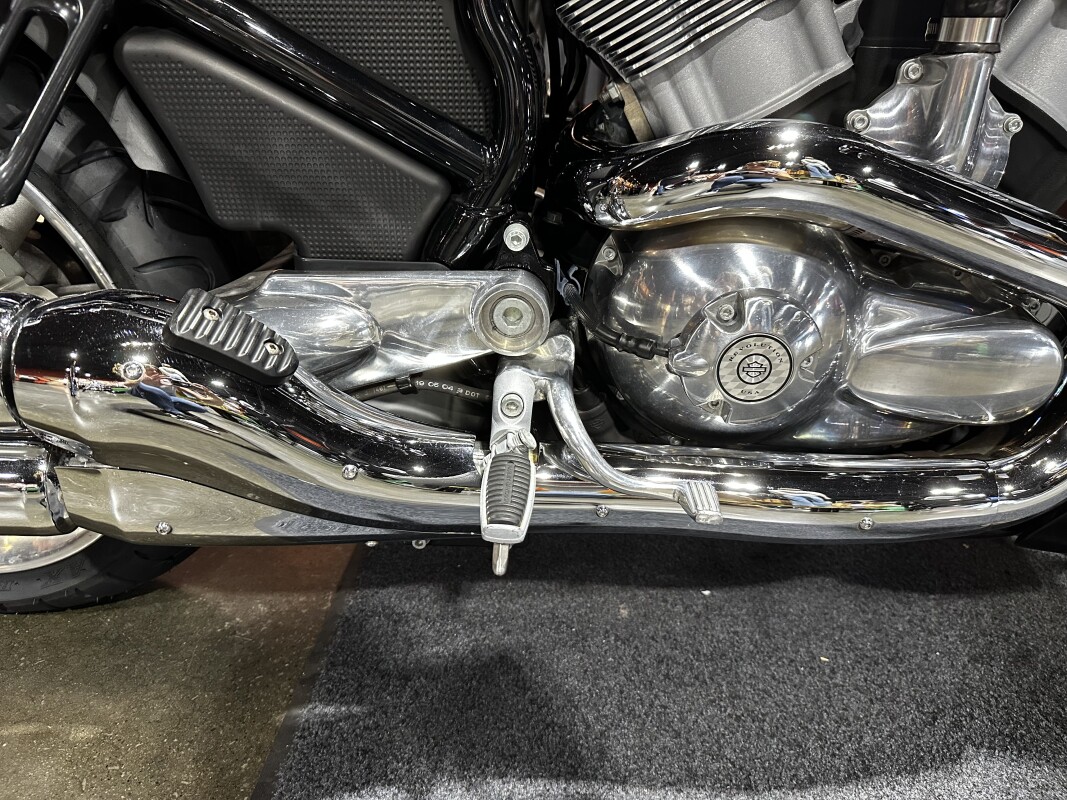 Harley-Davidson Street Rod 2006 VRSCR BLACK W/PINSTRIPE - Photo 4