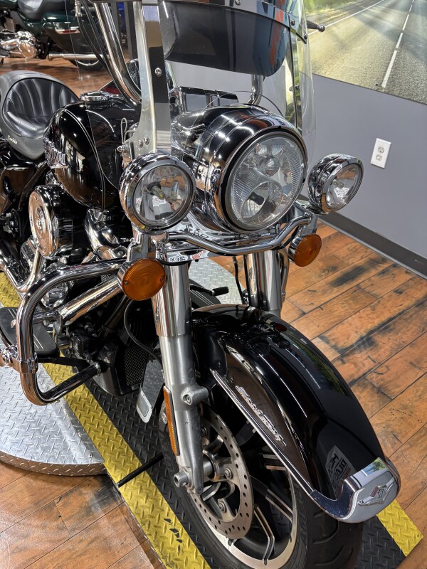 2017 Harley-Davidson Road King BLACK W/PINSTRIPE - Photo 3