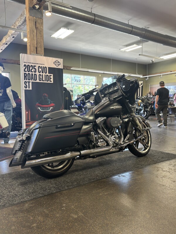 Harley-Davidson Street Glide Special 2016 FLHXS BLACK DENIM - Photo 2