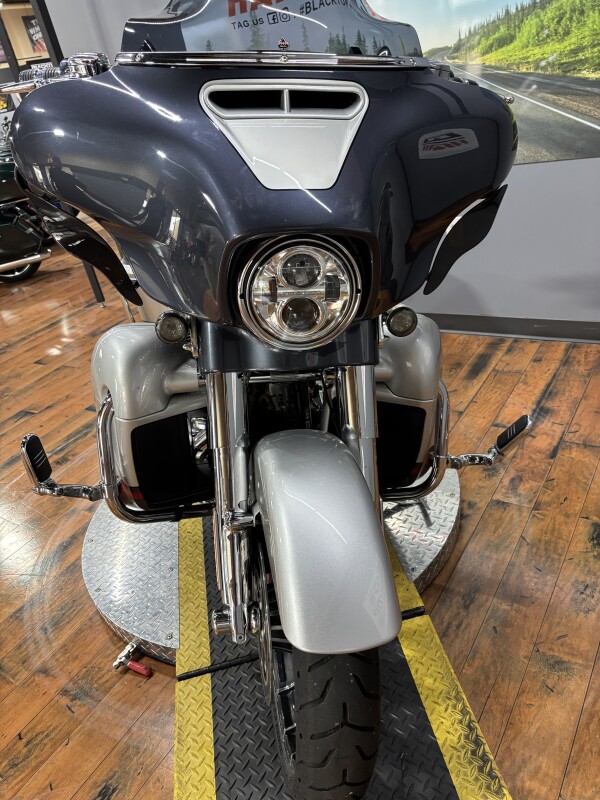 2019 Harley-Davidson CVO Street Glide CHRDSTL/LNGSLVR W/PINSTRIPE - Photo 9