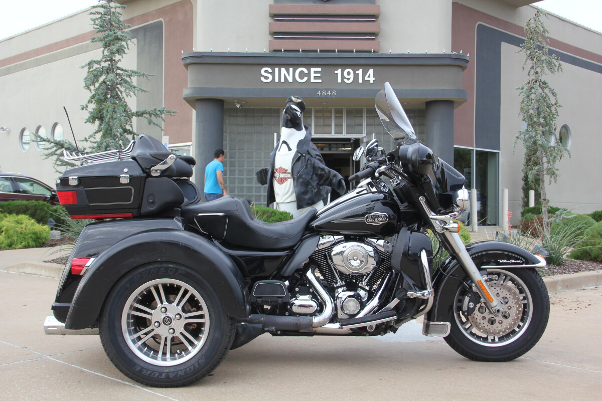 2009 Tri Glide Ultra Classic Vivid Black - Photo 2