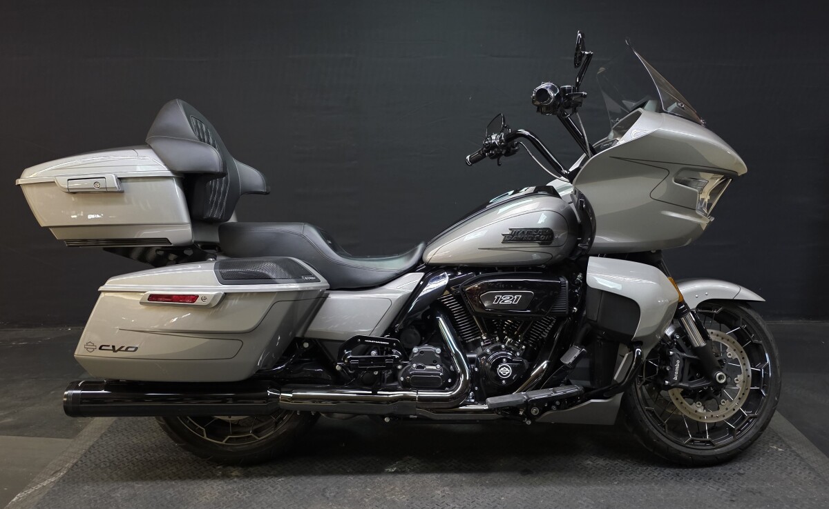 Harley-Davidson CVO Road Glide 2023 FLTRXSE DARK PLATINUM