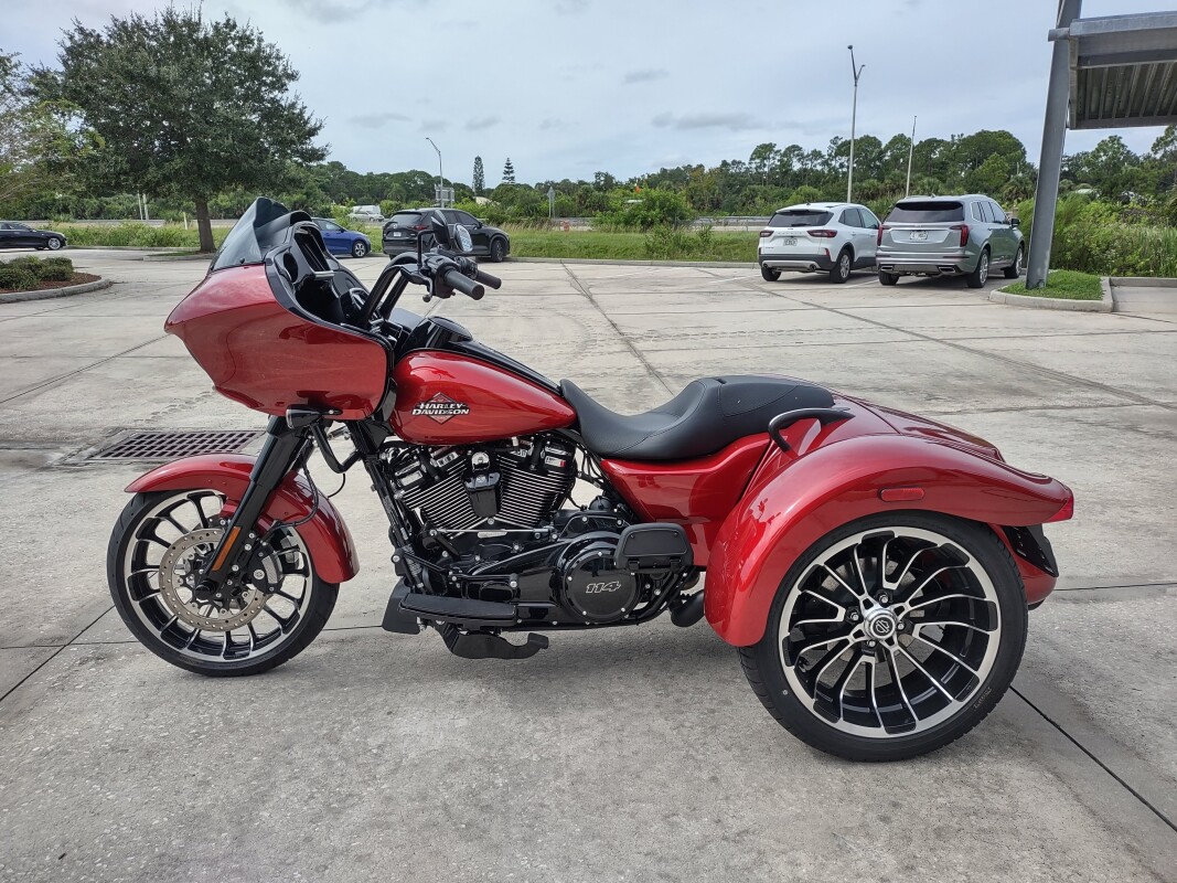 Road Glide 3 - Photo 8