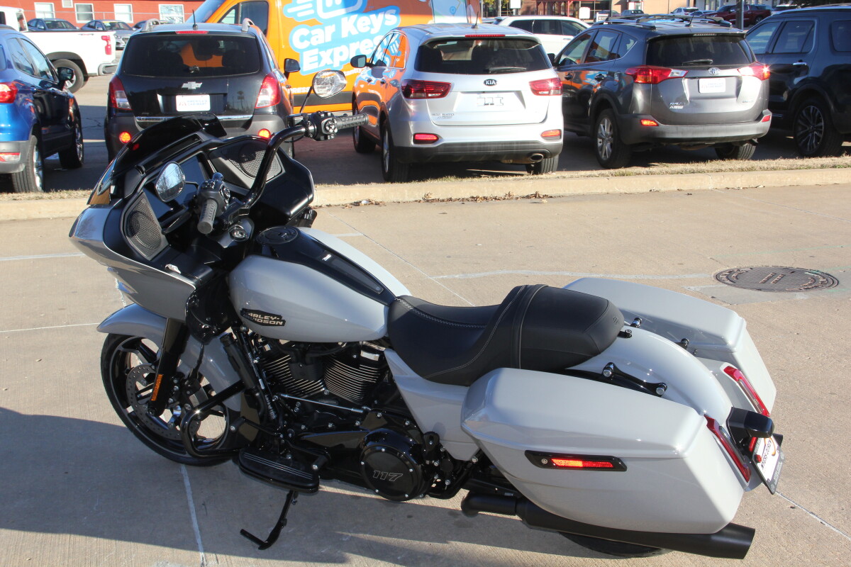 2025 Harley-Davidson Road Glide Billiard Gray - Black Finish - Photo 7