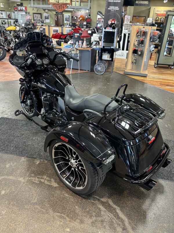Harley-Davidson Road Glide 3 2025 FLTRT BLACK - Photo 3