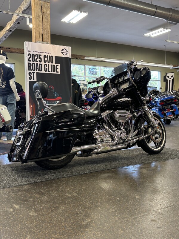 Harley-Davidson Street Glide Special 2016 FLHXS VIVID BLK - Photo 2