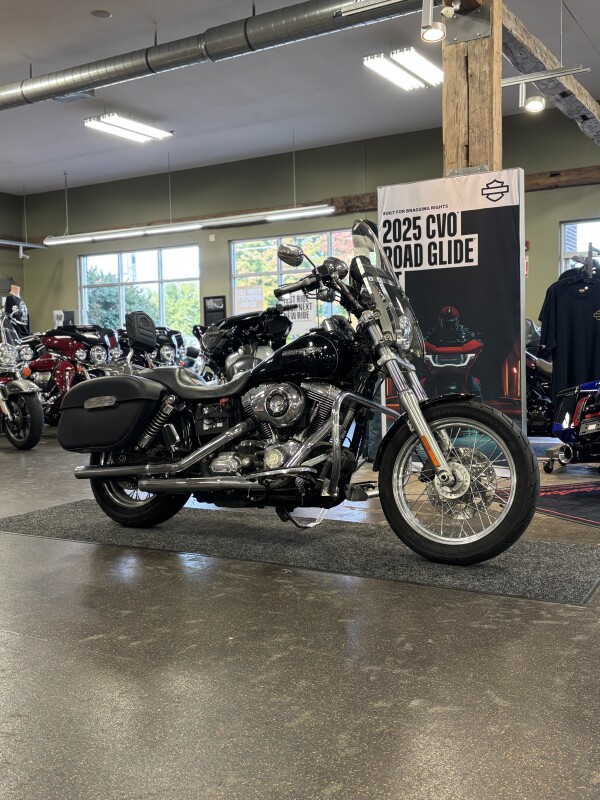 Harley-Davidson Super Glide Custom 2011 FXDC BLACK