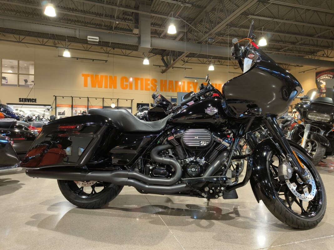 2021 Harley-Davidson Road Glide Special Vivid Black - Black Finish