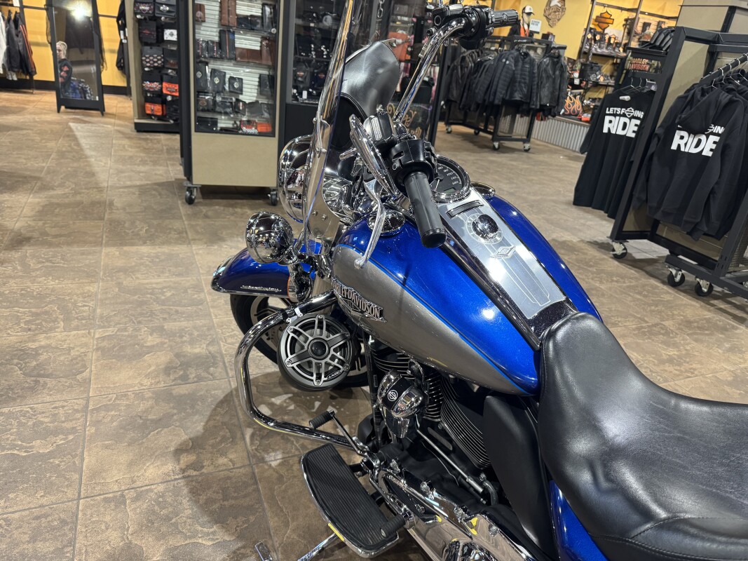 2017 Harley-Davidson Road King SUP BLU/BLT SLV W/PINSTRIPE - Photo 5