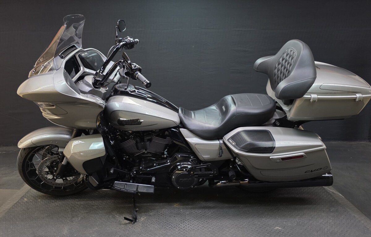 Harley-Davidson CVO Road Glide 2023 FLTRXSE DARK PLATINUM - Photo 5