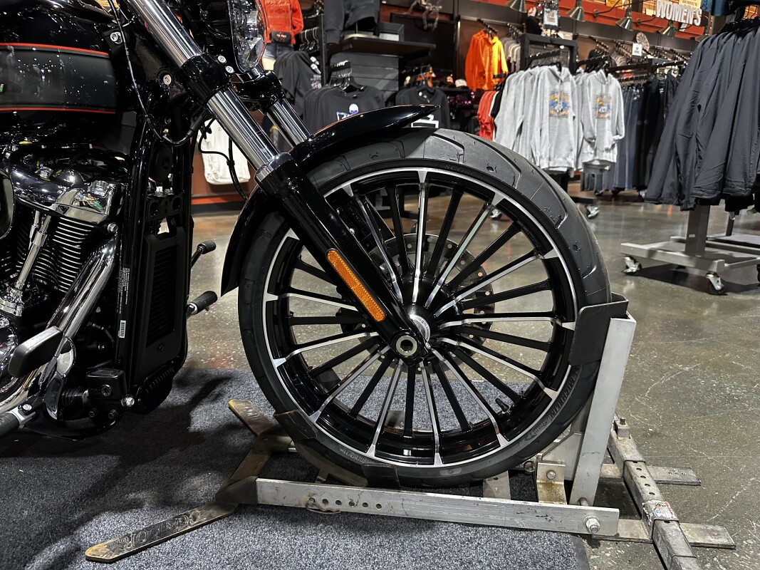 Harley-Davidson Breakout 117 2024 FXBR BLACK - Photo 2