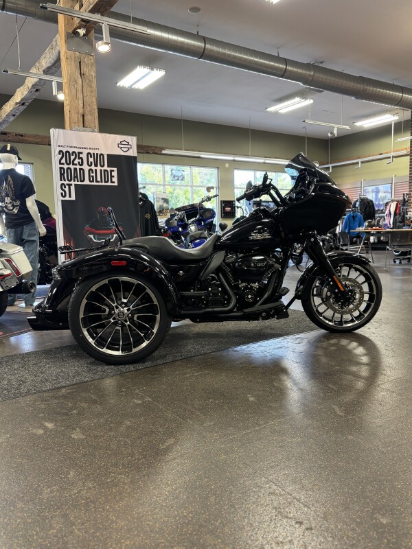 Harley-Davidson Road Glide 3 2025 FLTRT BLACK - Photo 2
