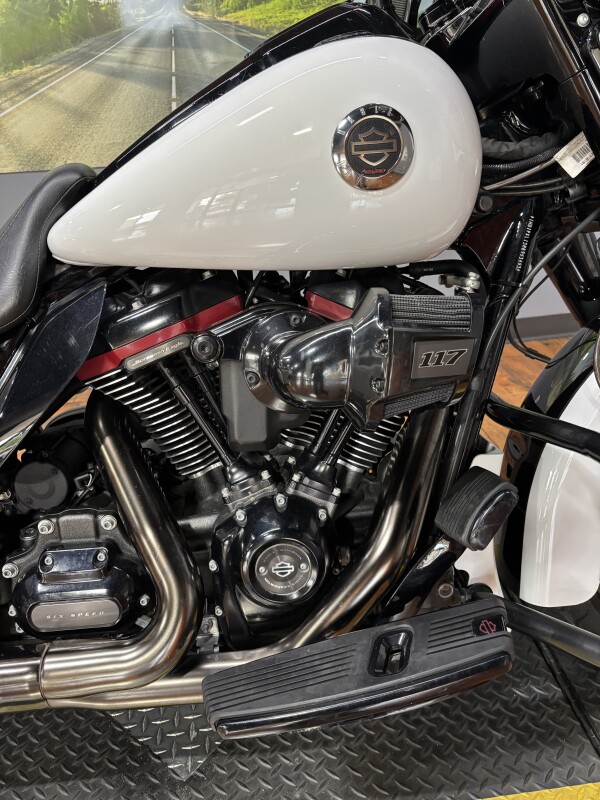 2021 Harley-Davidson CVO Street Glide GREAT WHITE PEARL & BLK HOL - Photo 3