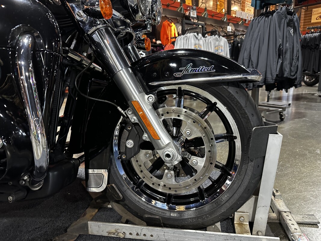 Harley-Davidson Ultra Limited 2015 FLHTK VIVID BLACK - Photo 2