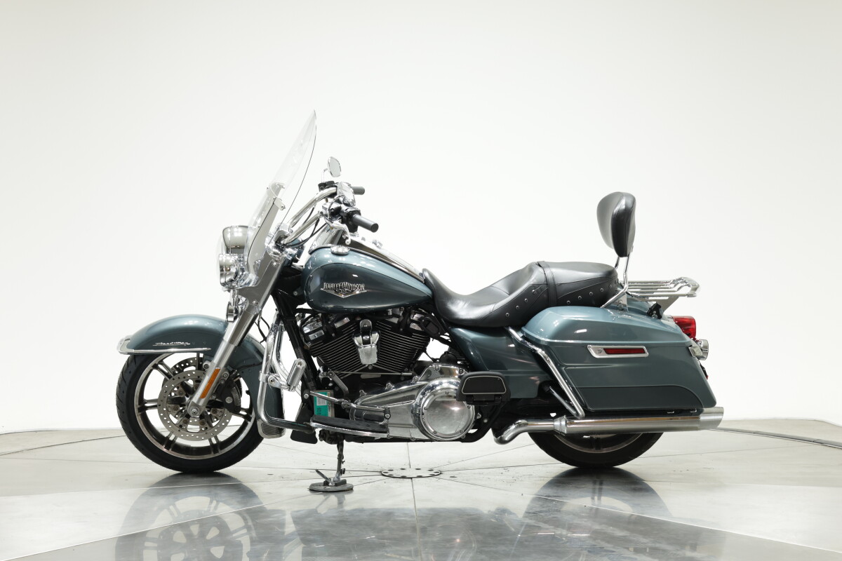 2020 HARLEY-DAVIDSON FLHR ROAD KING in SILVER PINE/SPRUCE with 24896 miles - Photo 9