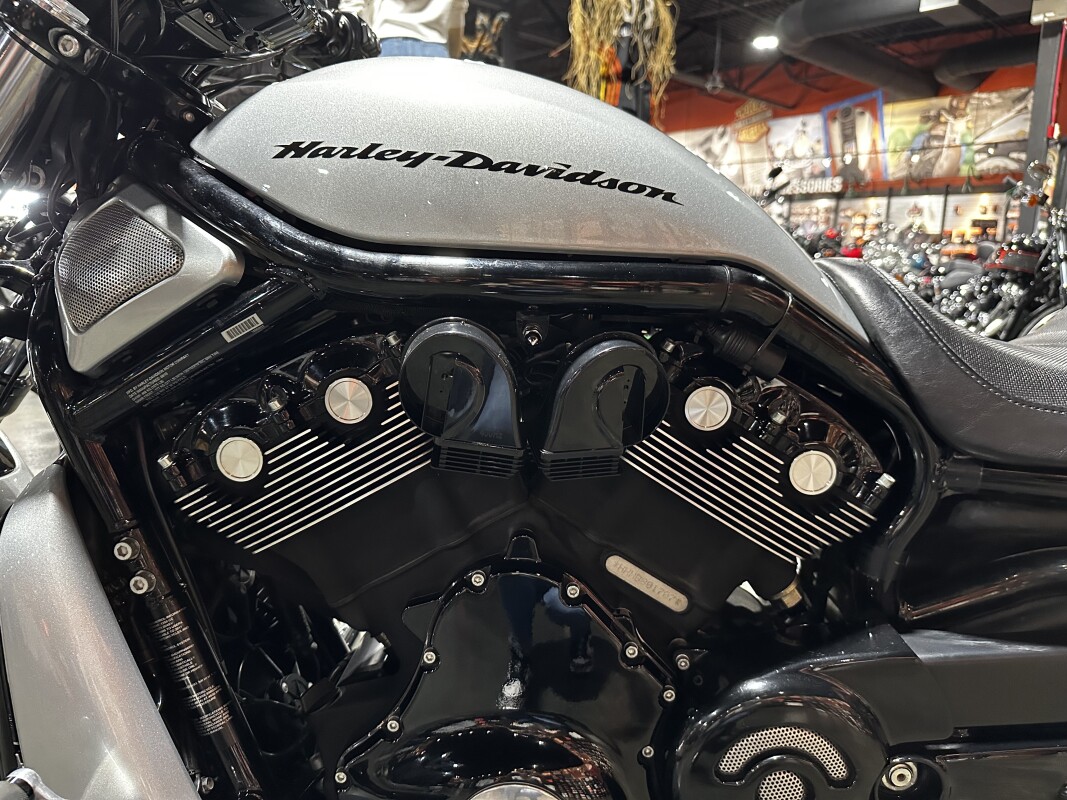 Harley-Davidson Night Rod Special 2011 SILVER - Photo 9