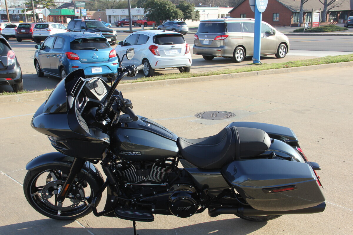 2025 Harley-Davidson Road Glide Iron Horse Metallic - Black Finish - Photo 3