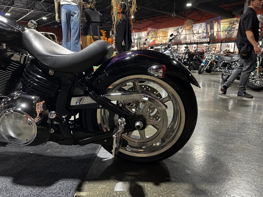 Harley-Davidson Softail Rocker C 2010 FXCWC VIV BLK DELUX - Photo 9