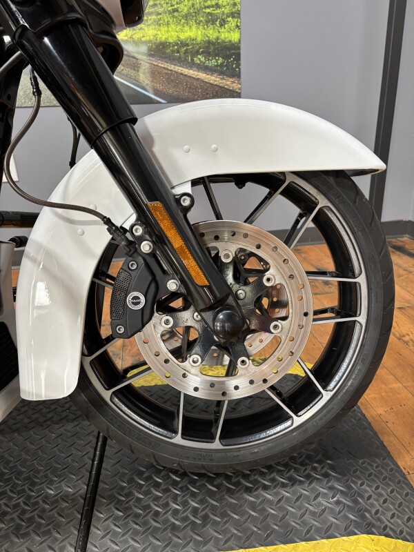 2021 Harley-Davidson CVO Street Glide GREAT WHITE PEARL & BLK HOL - Photo 8