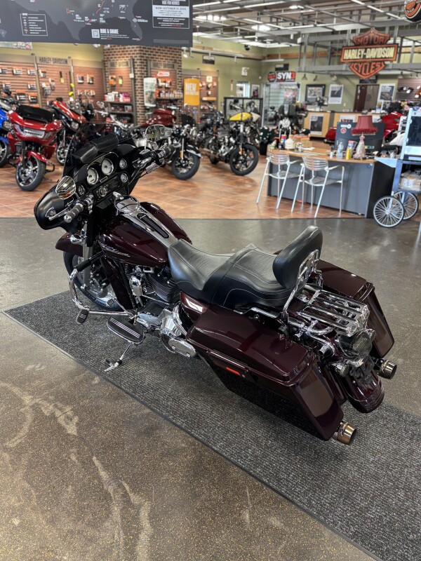 Harley-Davidson Street Glide 2006 FLHXI BLACK CHERRY - Photo 3