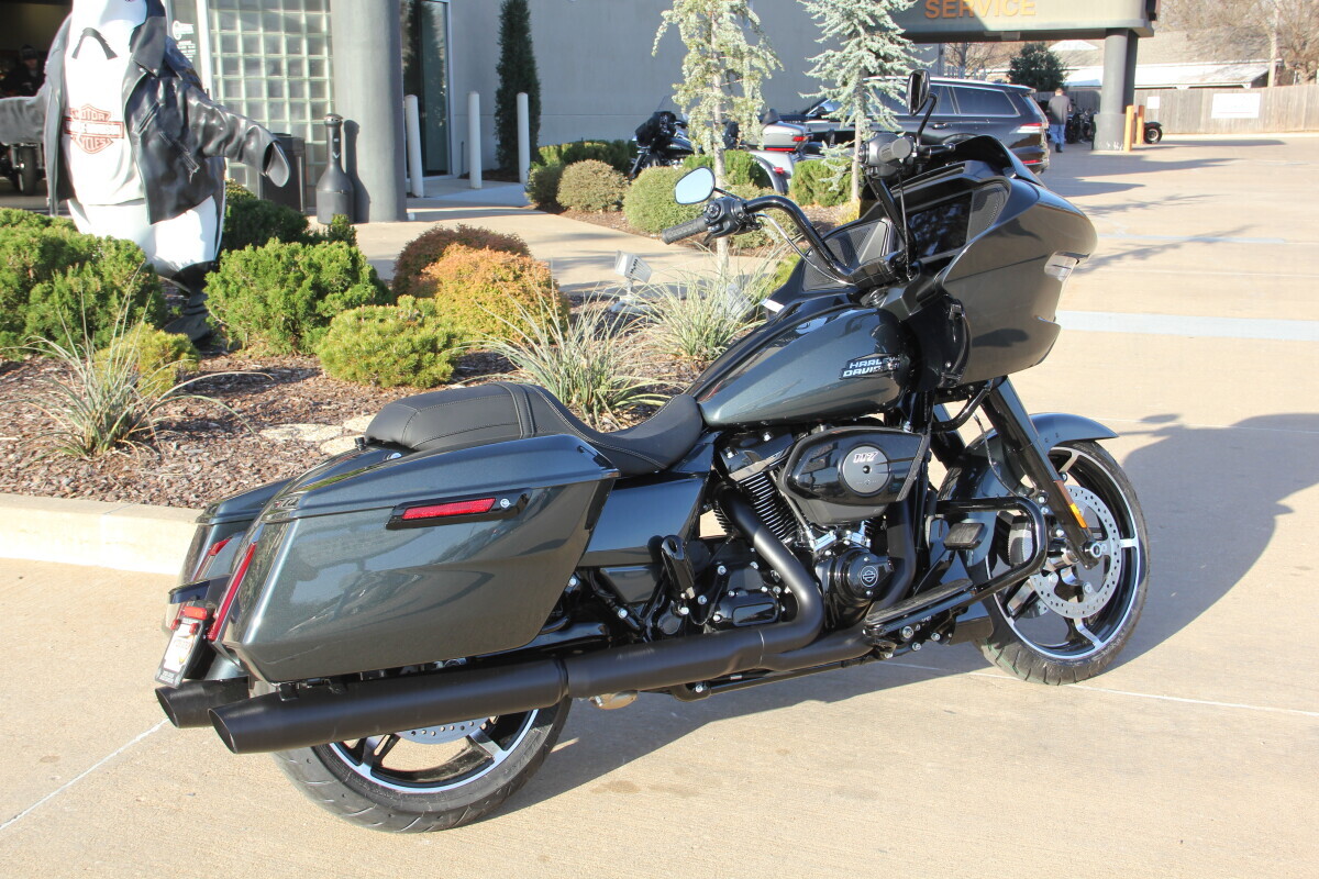 2025 Harley-Davidson Road Glide Iron Horse Metallic - Black Finish - Photo 5