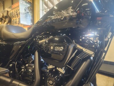 2025 Harley-Davidson Freewheeler FLRT VIVID BLACK W/ PINSTRIPE - Photo 6