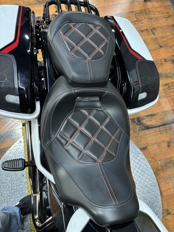 2021 Harley-Davidson CVO Street Glide GREAT WHITE PEARL & BLK HOL - Photo 6