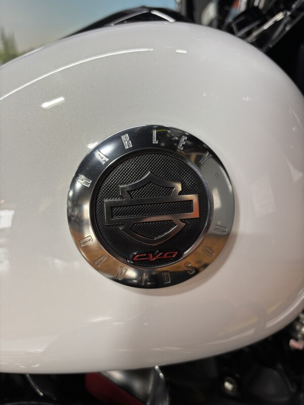 2021 Harley-Davidson CVO Street Glide GREAT WHITE PEARL & BLK HOL - Photo 4