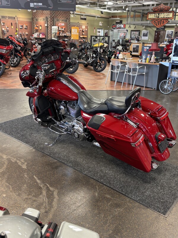 Harley-Davidson CVO Street Glide 2016 FLHXSE REC - Photo 3
