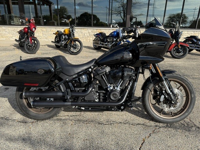 Harley-Davidson Low Rider ST 2024 FXLRST VIVID BLACK - Photo 2