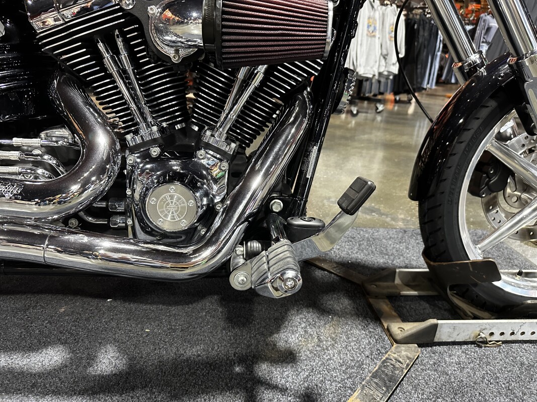 Harley-Davidson Softail Rocker C 2010 FXCWC VIV BLK DELUX - Photo 4