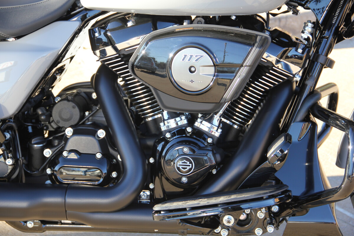 2025 Harley-Davidson Road Glide Billiard Gray - Black Finish - Photo 10