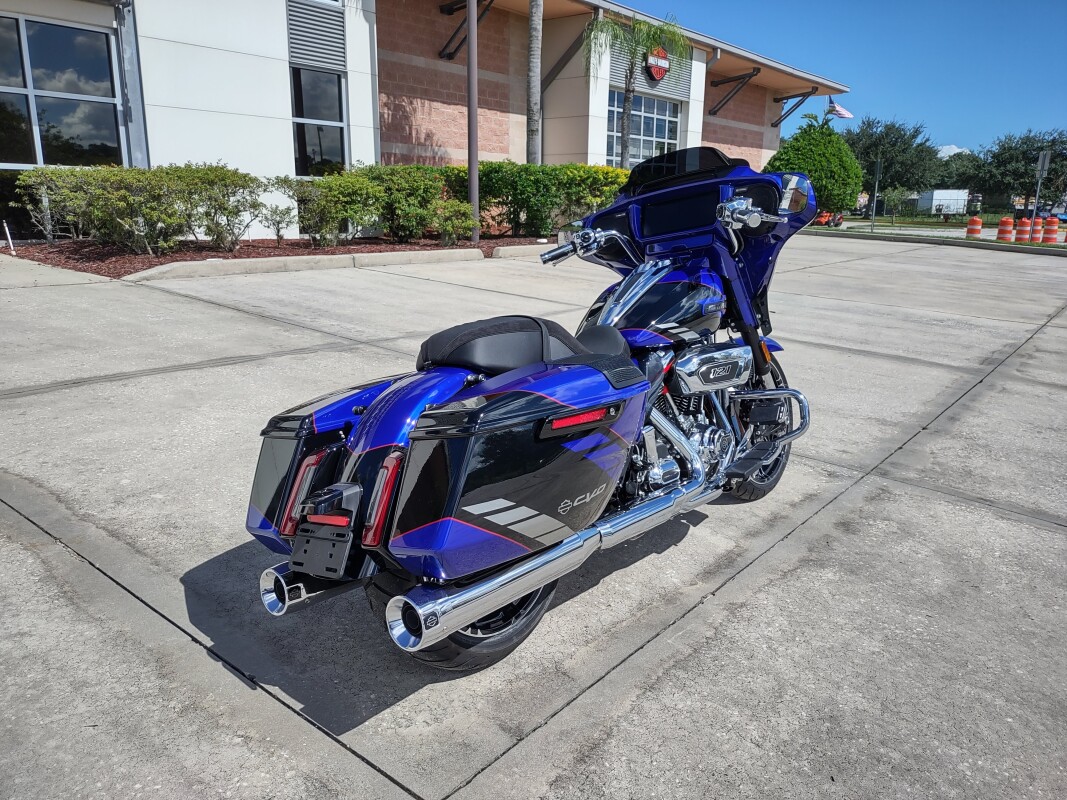 CVO Street Glide - Photo 4
