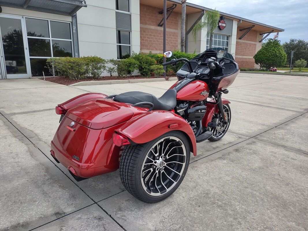 Road Glide 3 - Photo 4