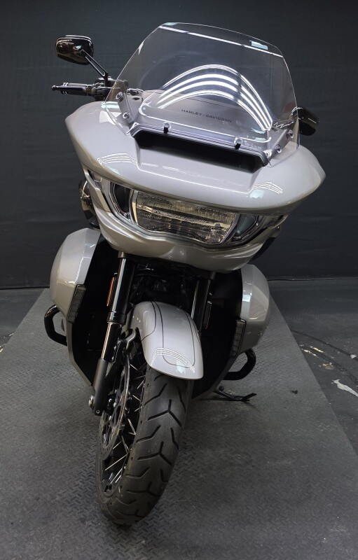Harley-Davidson CVO Road Glide 2023 FLTRXSE DARK PLATINUM - Photo 3