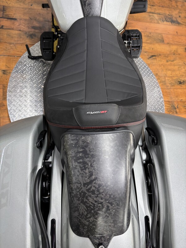 2025 Harley-Davidson CVO Road Glide ST MERCURY SILVER - Photo 9