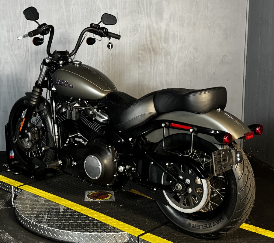 2019 Harley-Davidson Street Bob FXBB INDSTRL GRY DNM W/PINSTRIPE - Photo 10