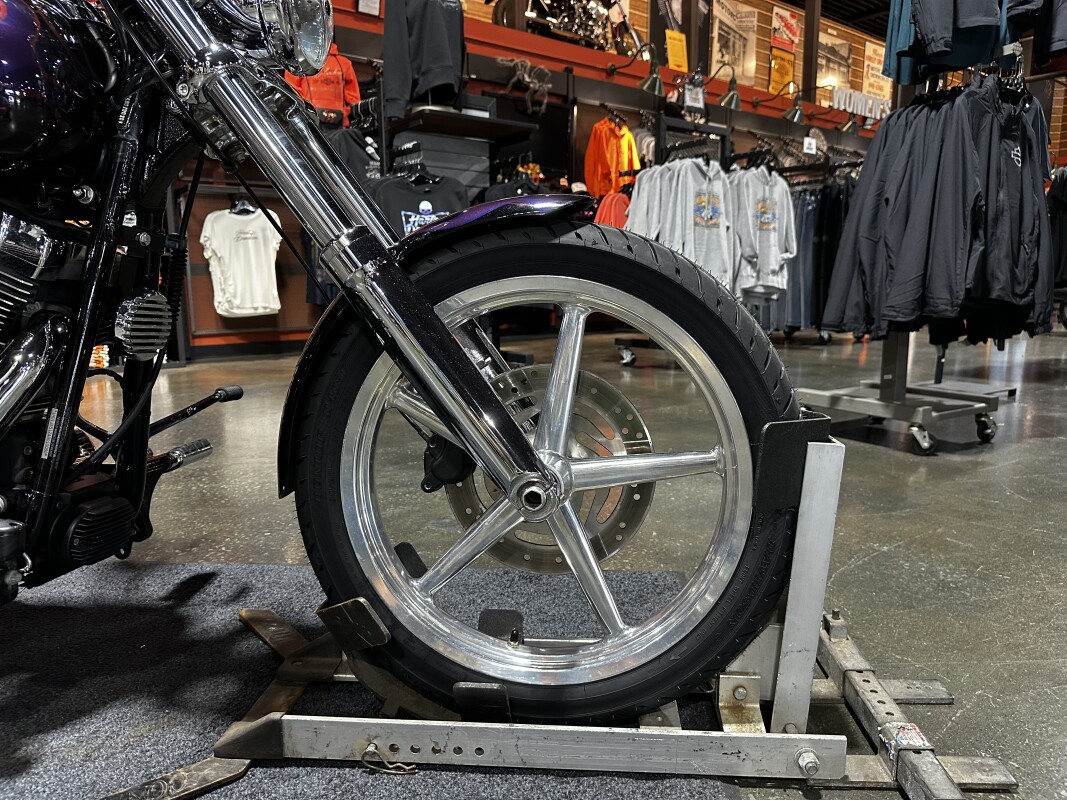 Harley-Davidson Softail Rocker C 2010 FXCWC VIV BLK DELUX - Photo 2