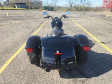 2025 Harley-Davidson Freewheeler FLRT VIVID BLACK W/ PINSTRIPE - Photo 4